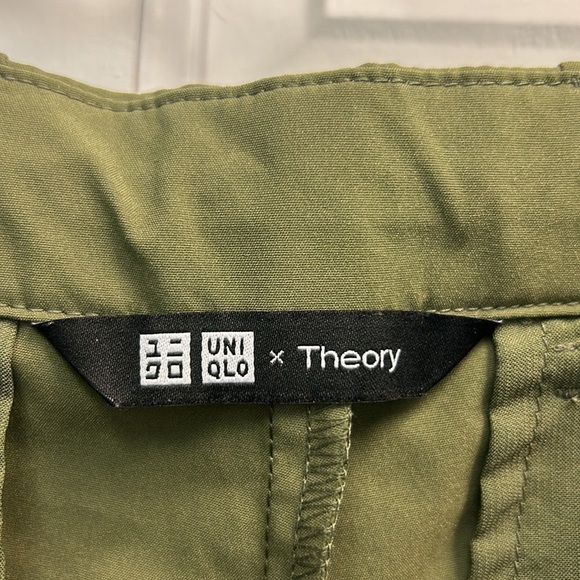 Uniqlo x Theory Men’s Ultra Light Relaxed Shorts Size S - Picture 4 of 10